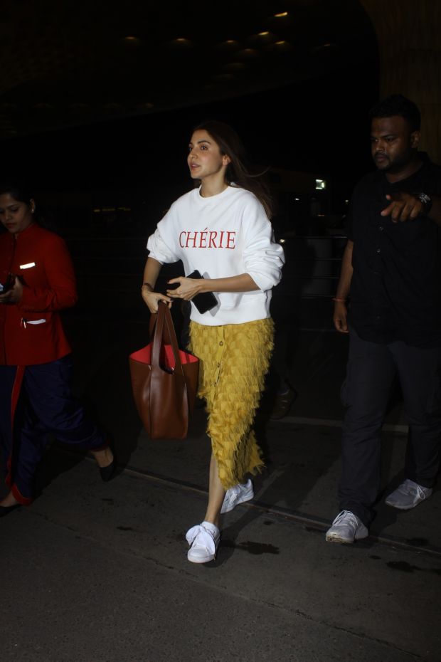 Cherie Anushka Sharma’s Airport Look Is Peppy With Fringe Benefits