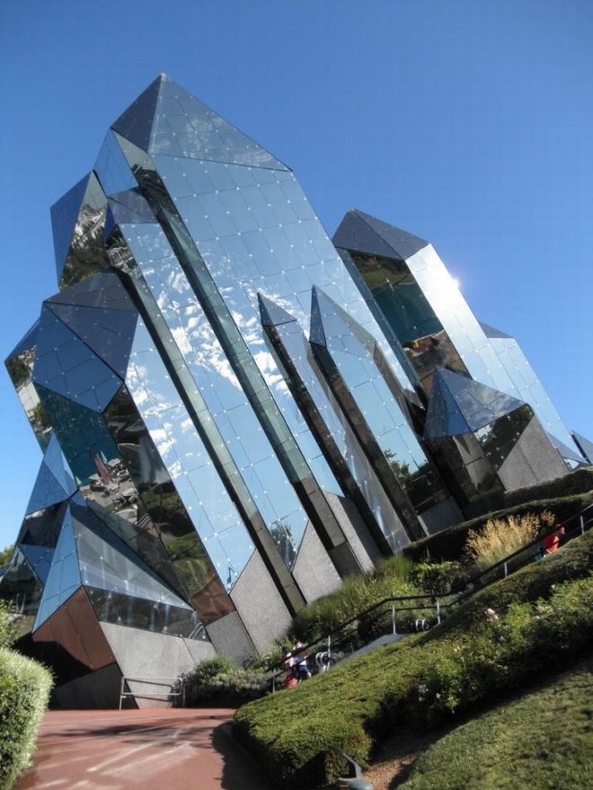 18 Marvelous Buildings Around The World