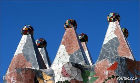 A Fantastic World of Gaudi