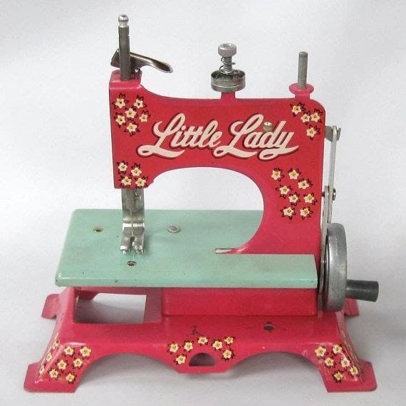 Have A Look At These Vintage Sewing Machines
