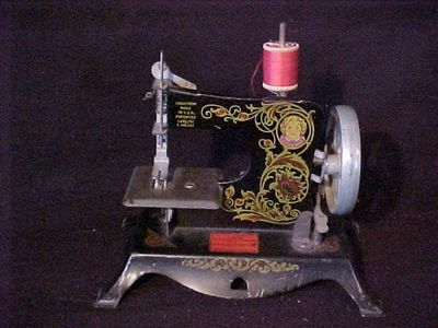 Have A Look At These Vintage Sewing Machines