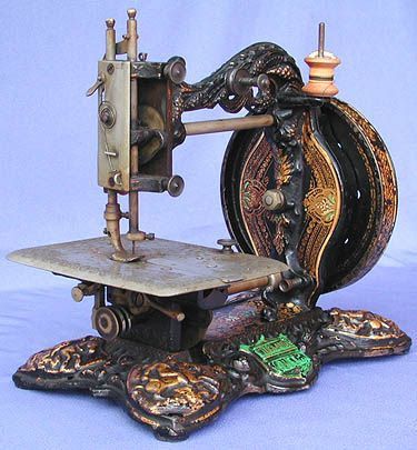 Have A Look At These Vintage Sewing Machines