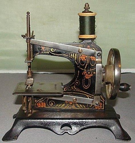 Have A Look At These Vintage Sewing Machines