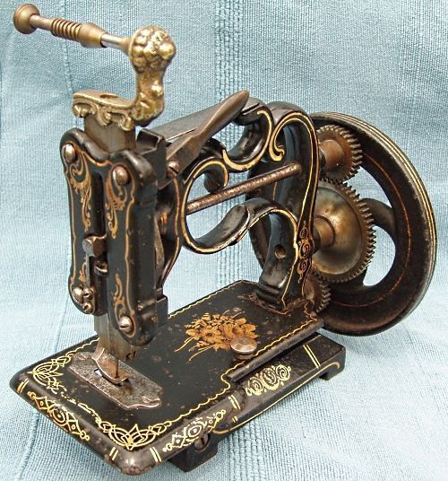 Have A Look At These Vintage Sewing Machines