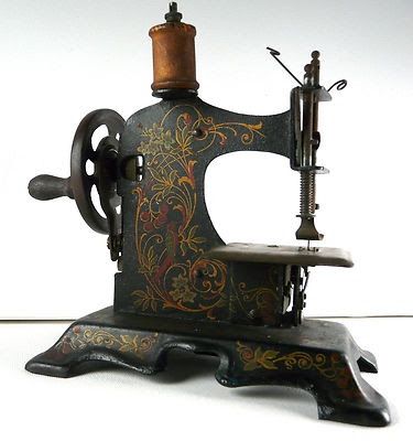 Have A Look At These Vintage Sewing Machines