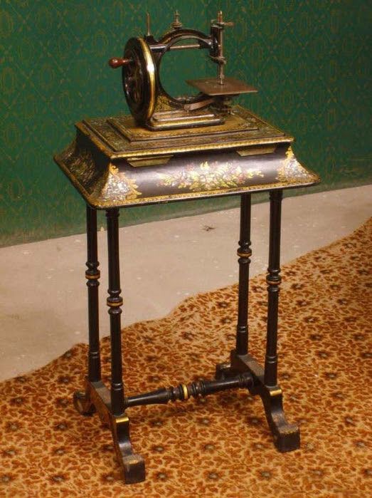 Have A Look At These Vintage Sewing Machines