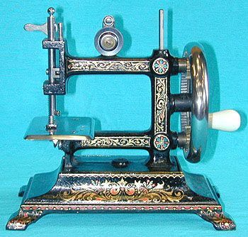 Have A Look At These Vintage Sewing Machines