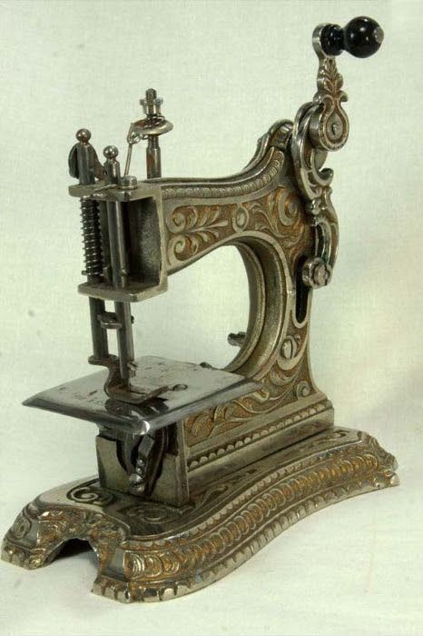 Have A Look At These Vintage Sewing Machines