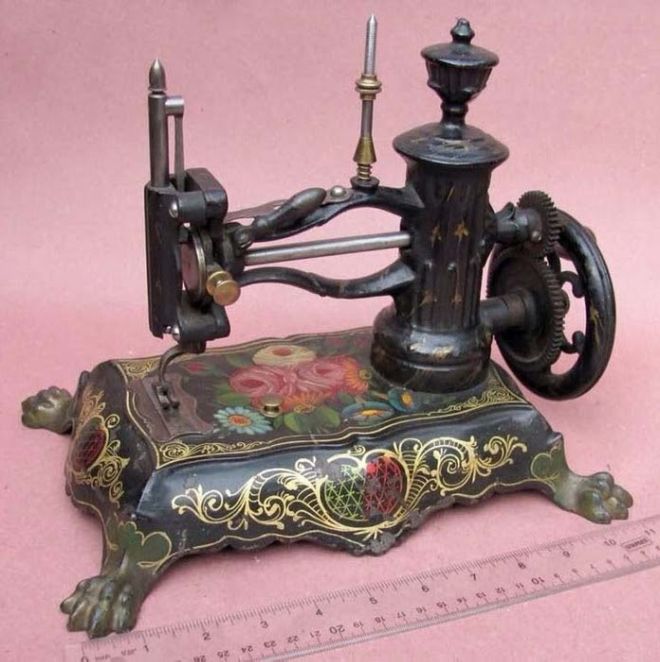 Have A Look At These Vintage Sewing Machines