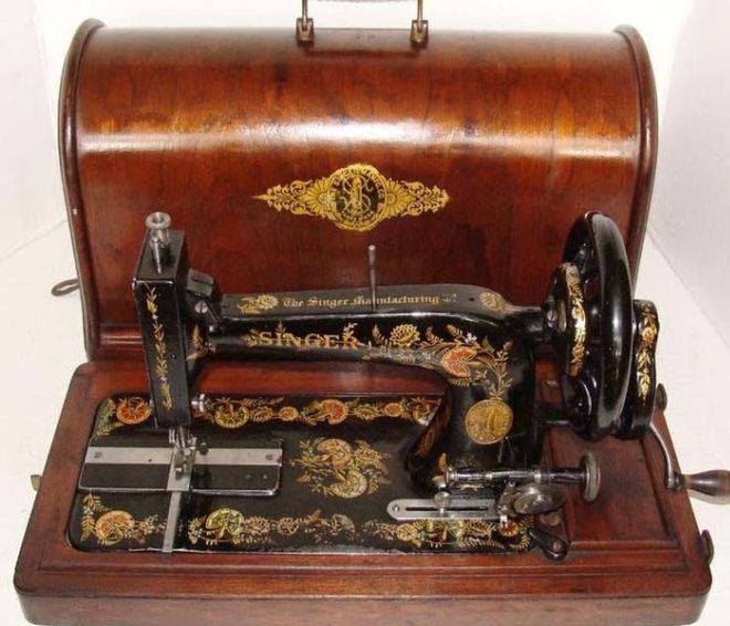 Have A Look At These Vintage Sewing Machines