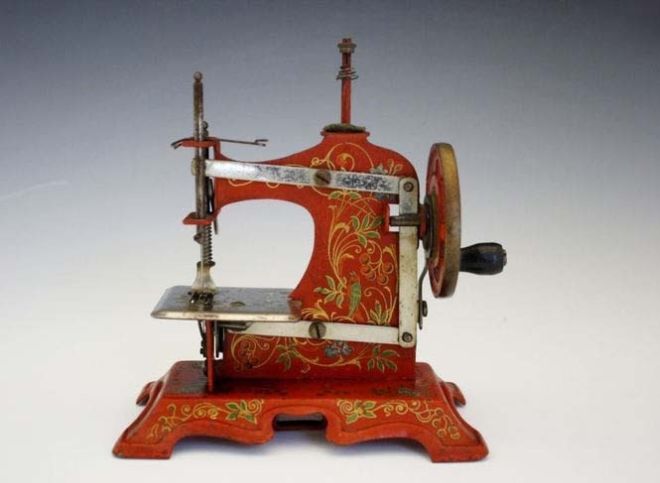 Have A Look At These Vintage Sewing Machines