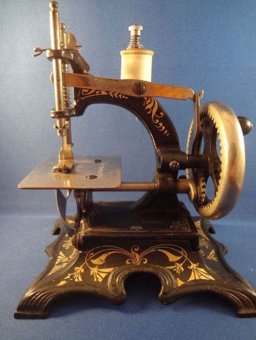 Have A Look At These Vintage Sewing Machines