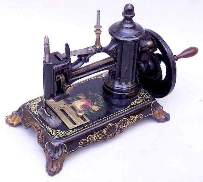 Have A Look At These Vintage Sewing Machines