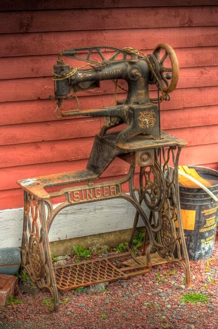 Have A Look At These Vintage Sewing Machines