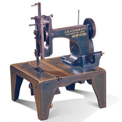 Have A Look At These Vintage Sewing Machines