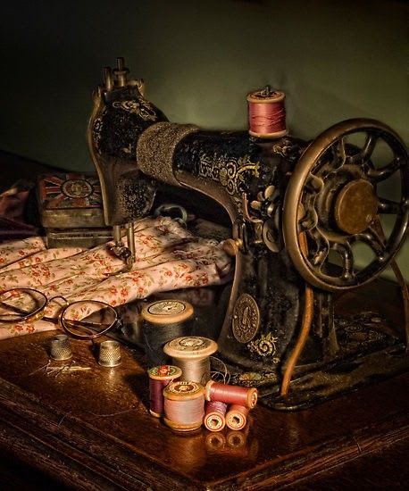 Have A Look At These Vintage Sewing Machines