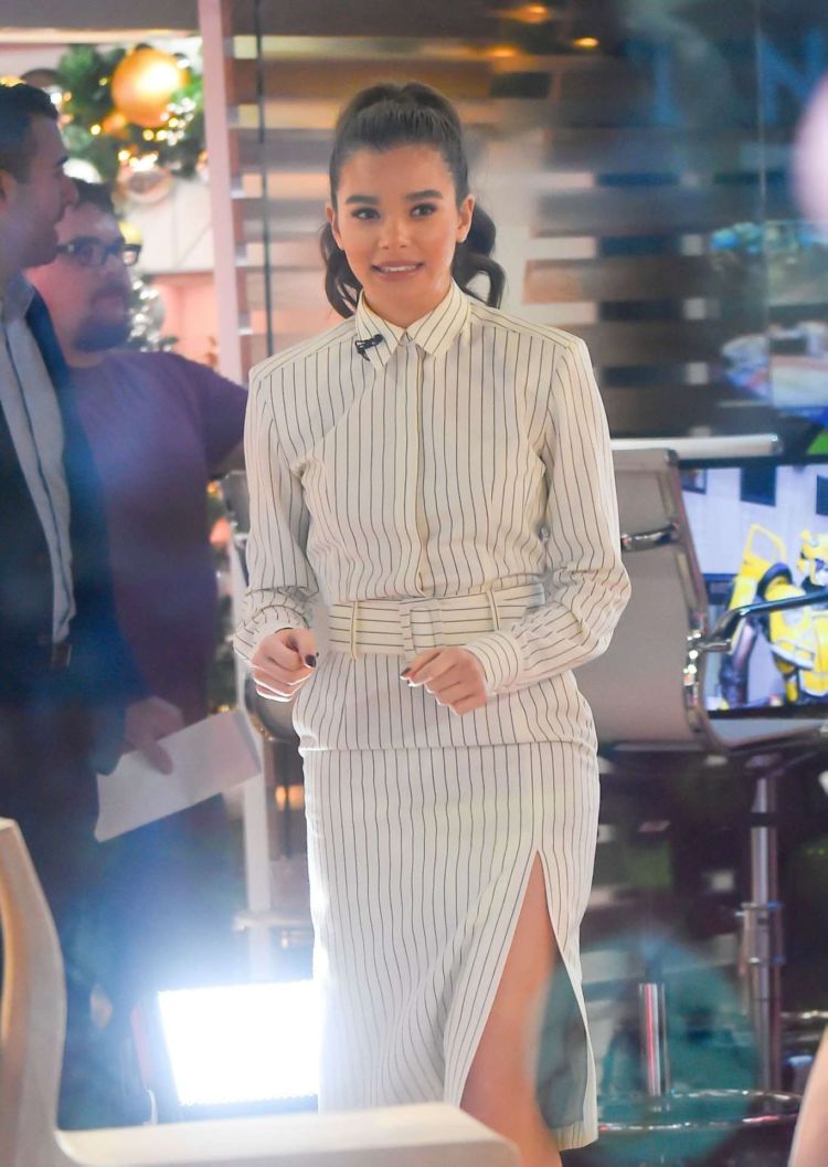 Hailee Steinfeld Smiles On The Today Show