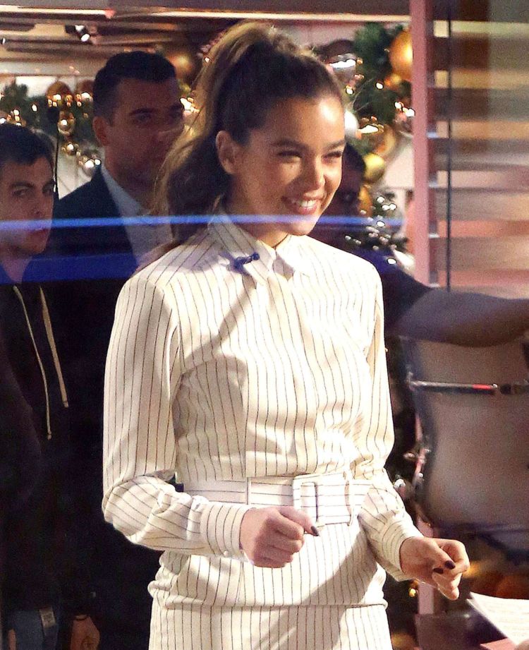 Hailee Steinfeld Smiles On The Today Show