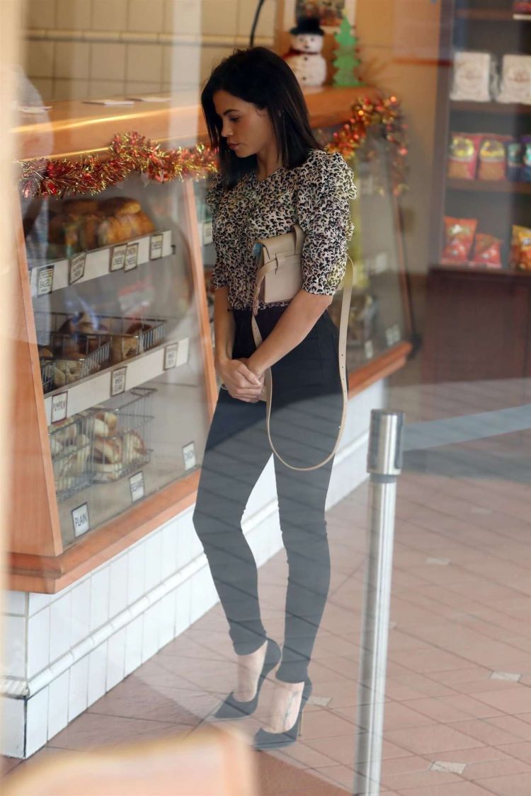 Pretty Jenna Dewan Running Errands In Los Angeles