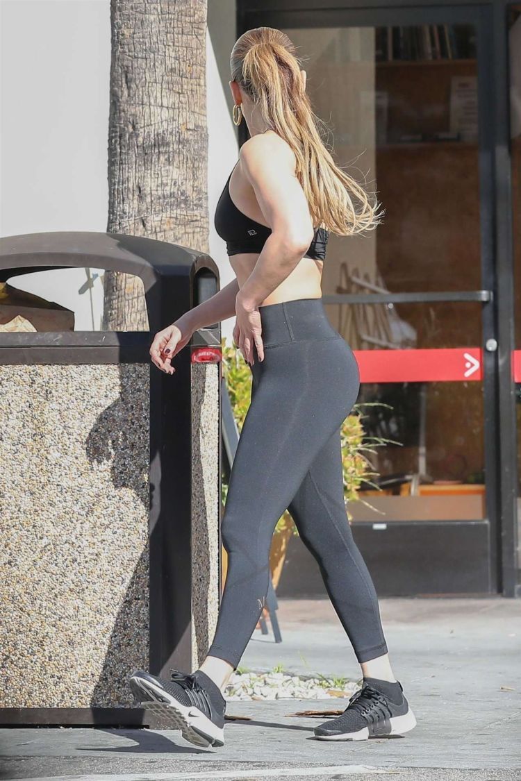 Jennifer Lopez Candids At A Gym In Venice