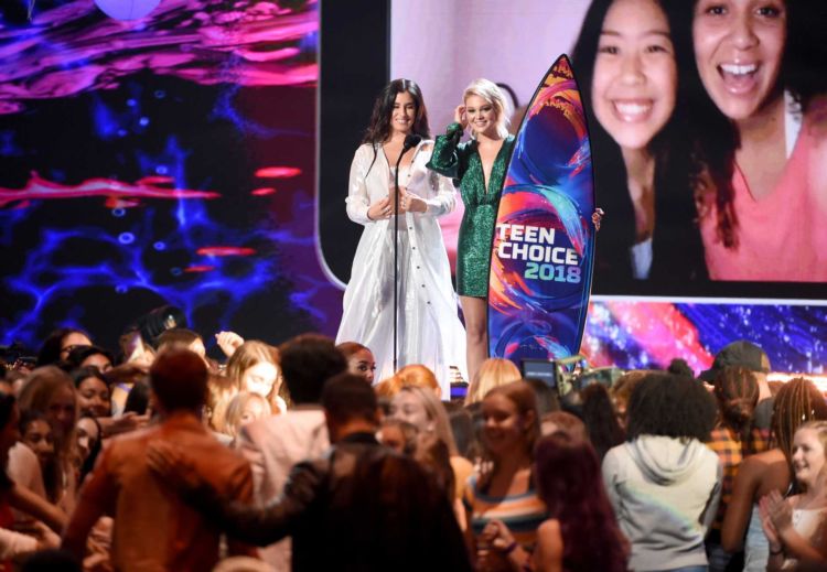 Pretty Lauren Jauregui Attends Teen Choice Awards 2018