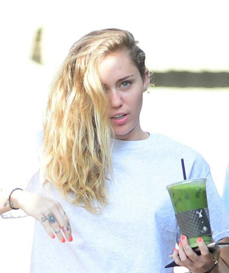 Miley Cyrus Stepped Out With Her Mother In LA
