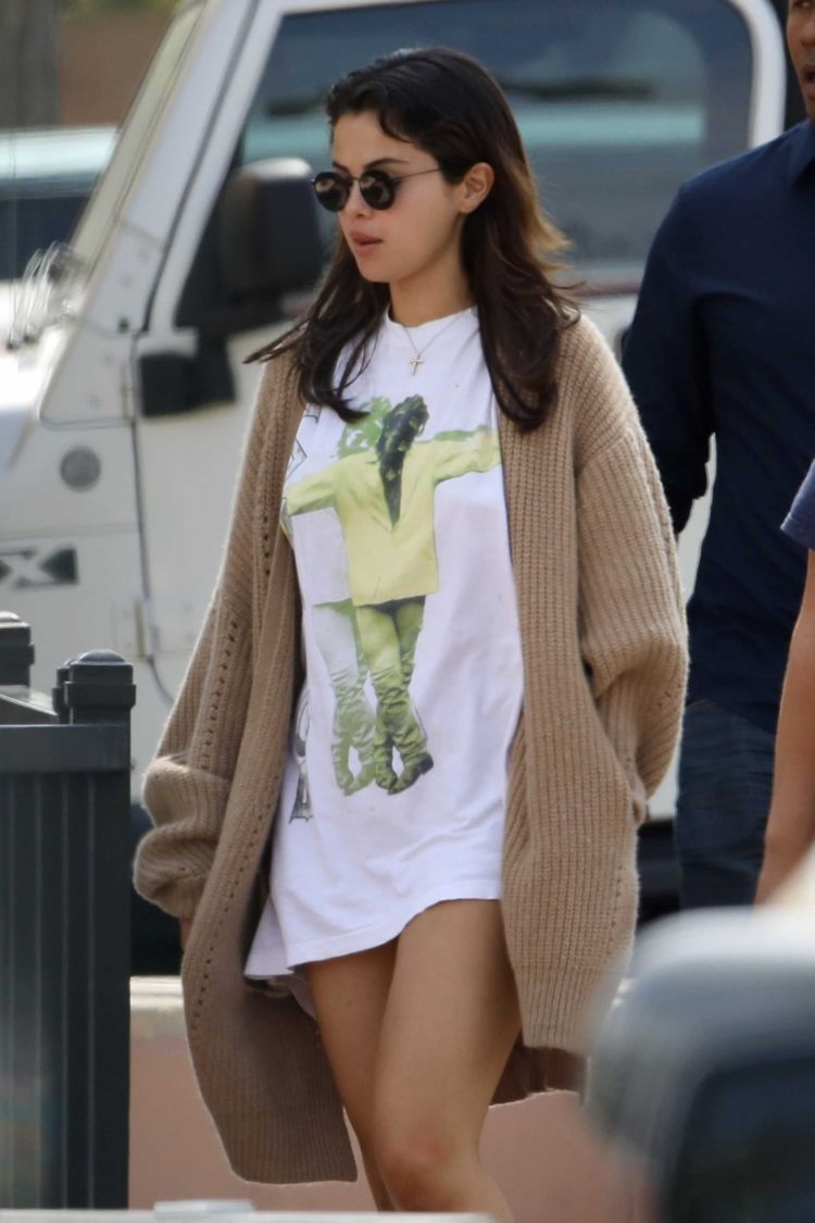 Selena Gomez Goes Out For Breakfast In Studio City