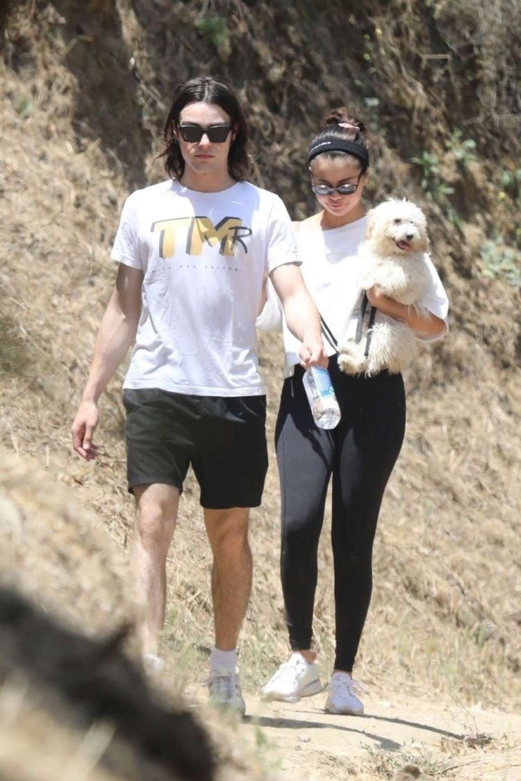 Selena Gomez Out For A Hike With Her Friends And Her New Puppy