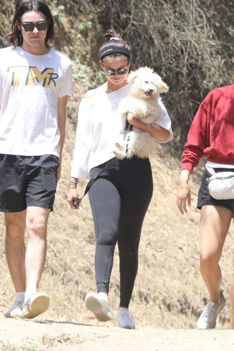 Selena Gomez Out For A Hike With Her Friends And Her New Puppy