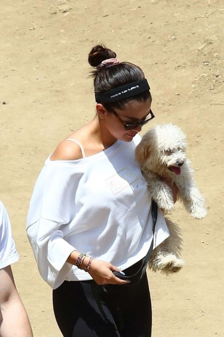 Selena Gomez Out For A Hike With Her Friends And Her New Puppy