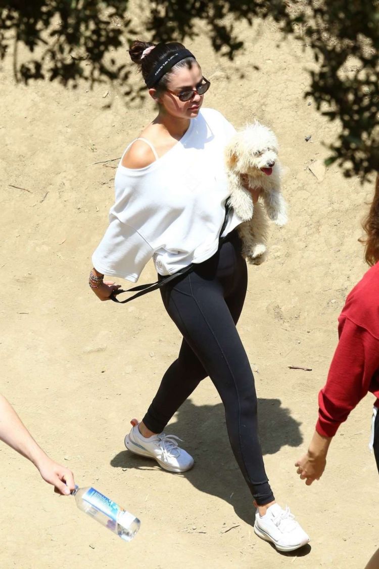 Selena Gomez Out For A Hike With Her Friends And Her New Puppy