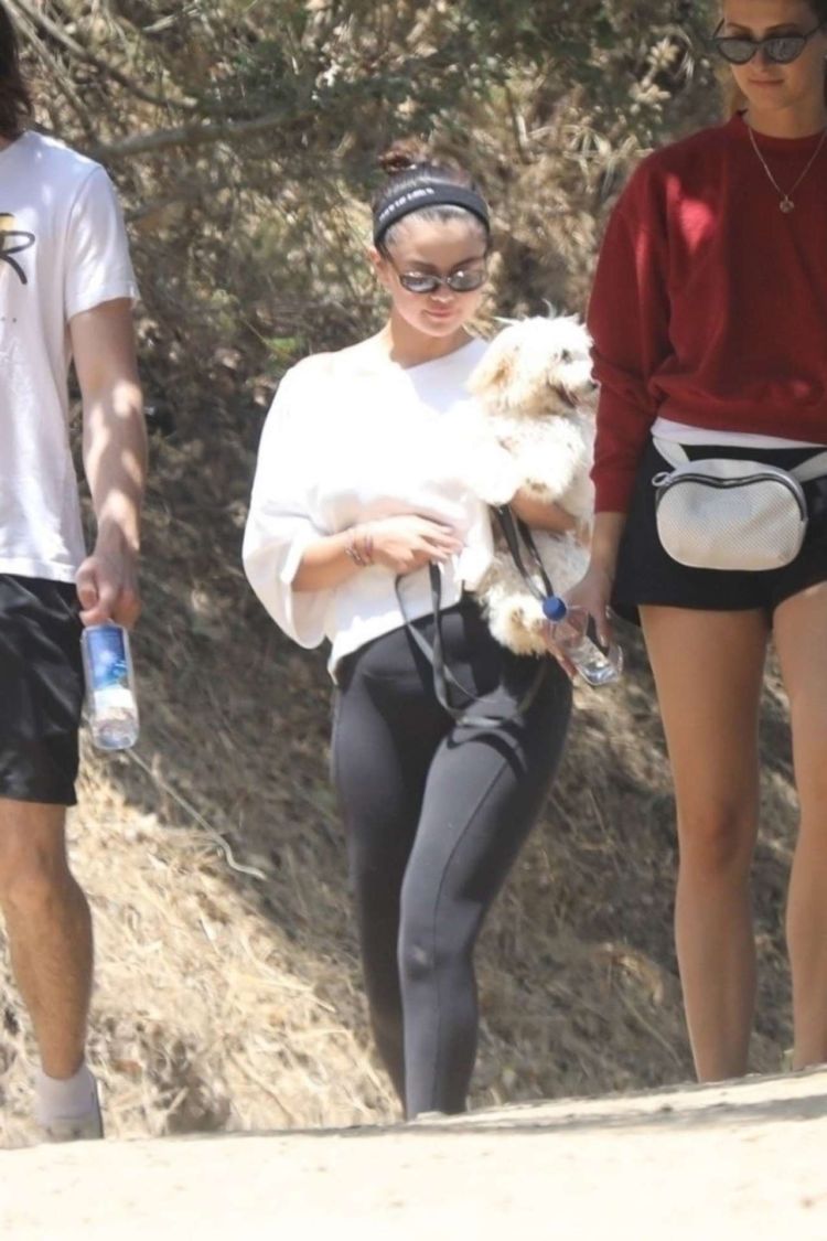 Selena Gomez Out For A Hike With Her Friends And Her New Puppy