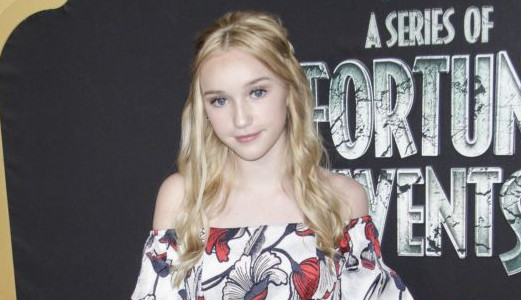 Cute Avi Lake Attends 'A Series of Unfortunate Events' TV Show Premiere