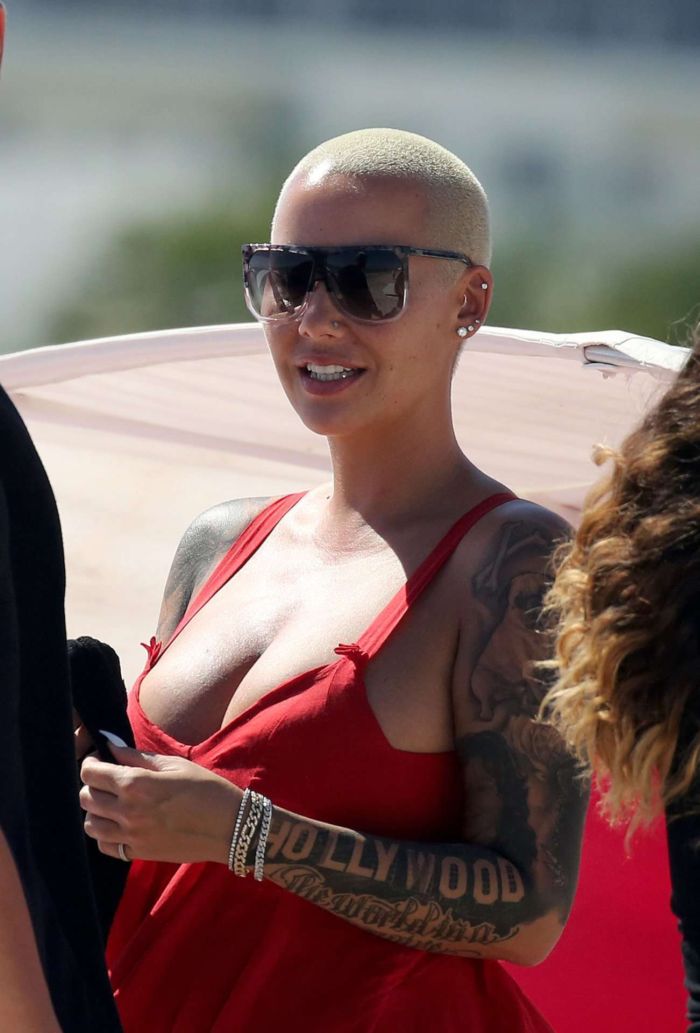 Amber Rose Relacing In A Bikini At Miami Beach