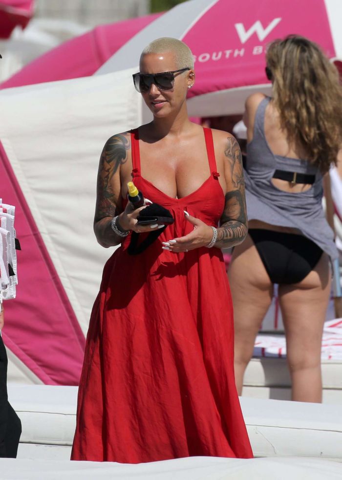 Amber Rose Relacing In A Bikini At Miami Beach