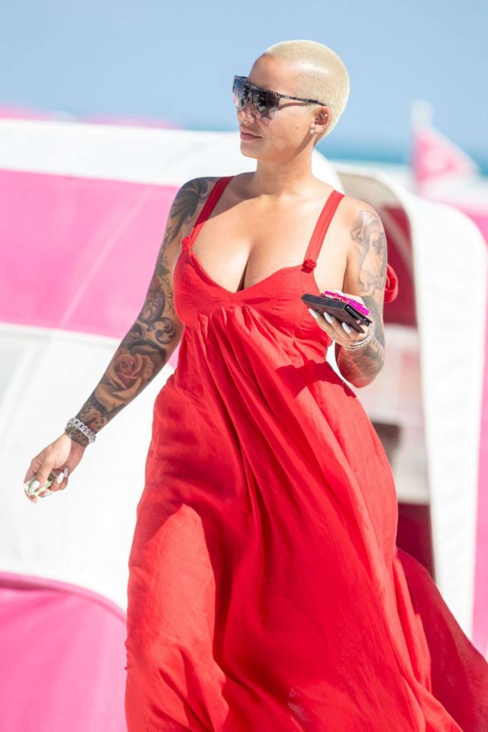 Amber Rose Relacing In A Bikini At Miami Beach