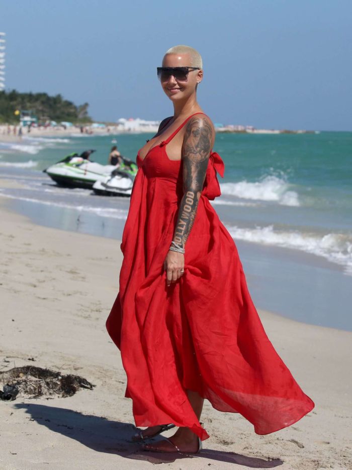 Amber Rose Relacing In A Bikini At Miami Beach