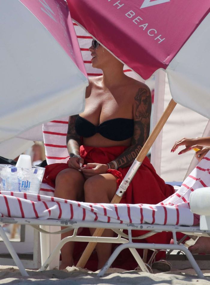 Amber Rose Relacing In A Bikini At Miami Beach