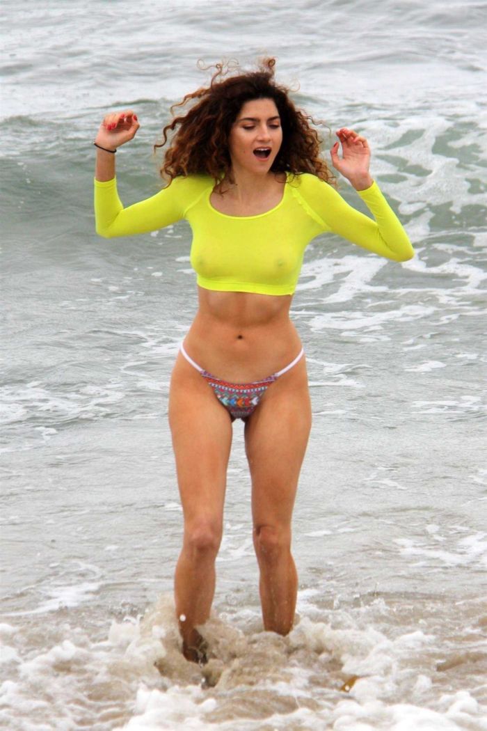 Blanca Blanco Enjoys Her Vacation In Bikini On The Beach