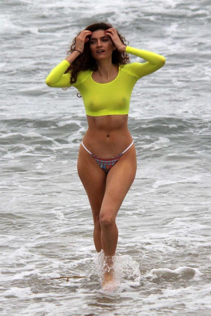 Blanca Blanco Enjoys Her Vacation In Bikini On The Beach