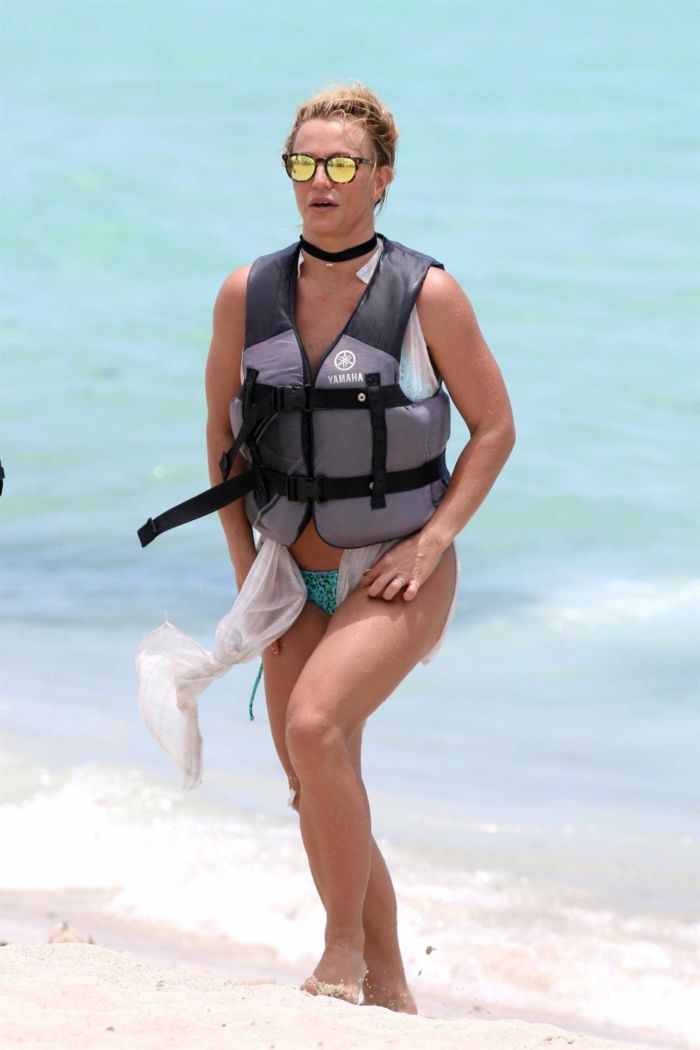 Britney Spears On A Jet Skii An Bikini