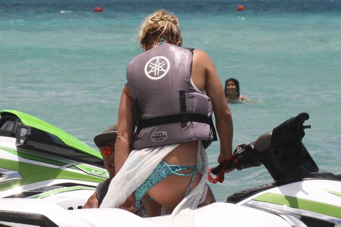 Britney Spears On A Jet Skii An Bikini