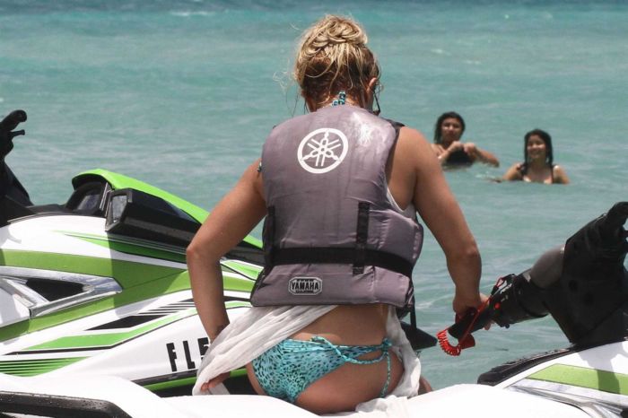 Britney Spears On A Jet Skii An Bikini