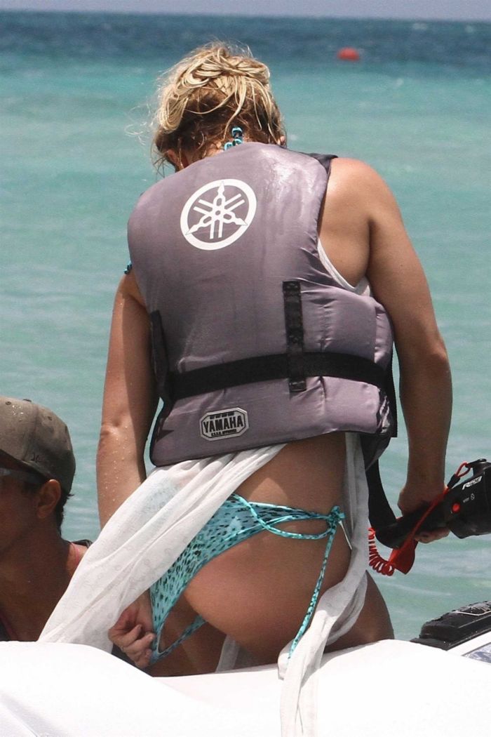 Britney Spears On A Jet Skii An Bikini
