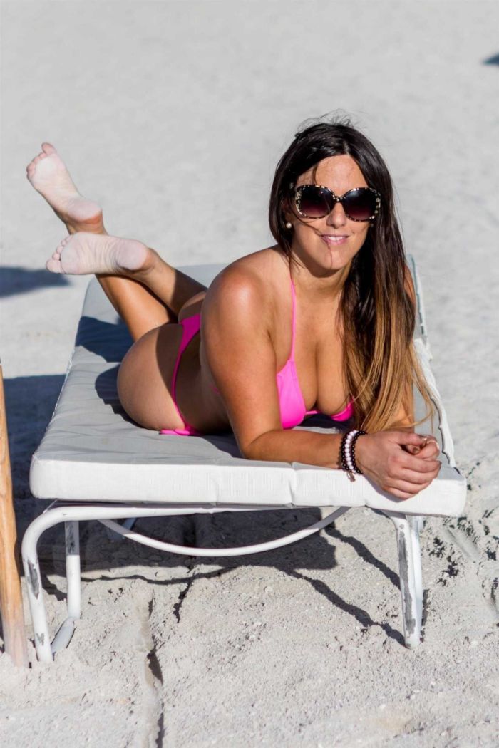 Claudia Romani Relaxing In Bikini On Miami Beach