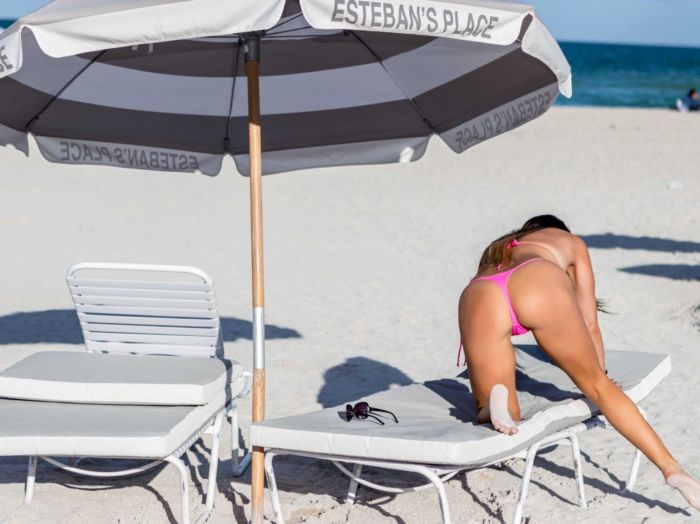 Claudia Romani Relaxing In Bikini On Miami Beach