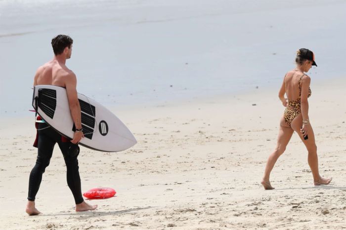 Elsa Pataky Candids In A Swimsuit With Her Hubby In Byron Bay