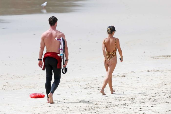 Elsa Pataky Candids In A Swimsuit With Her Hubby In Byron Bay