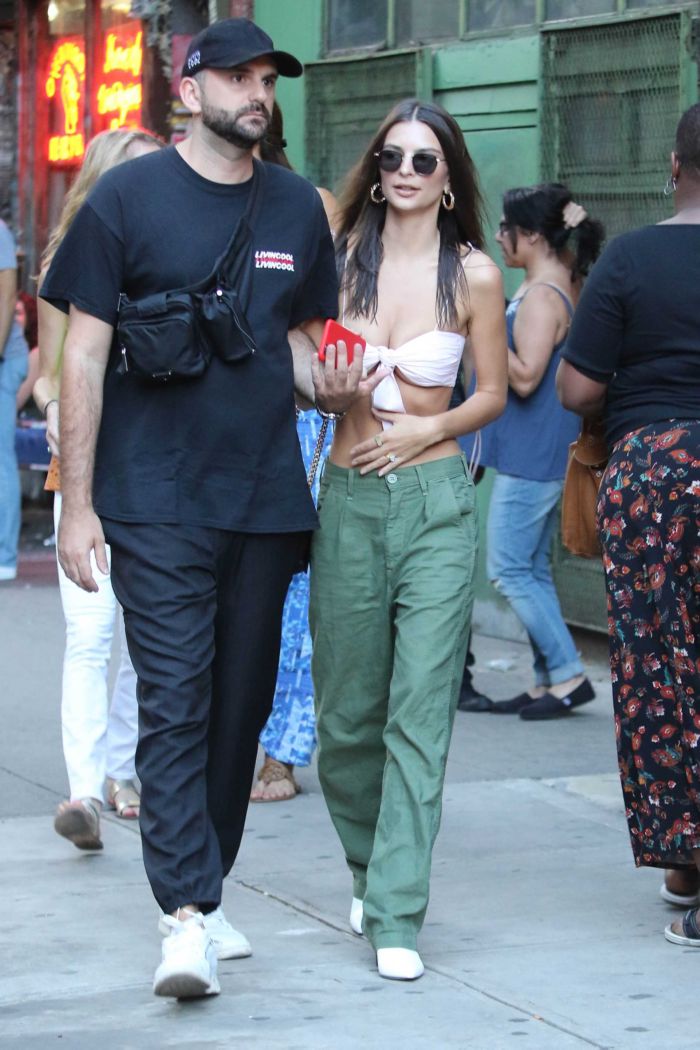 Emily Ratajkowski Out For A Dinner In New York