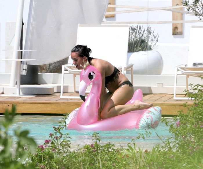 Georgia May Foote In Bikini At A Swimming Pool